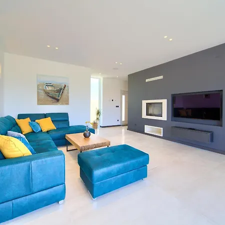 Aurum With Sauna And Gym Villa