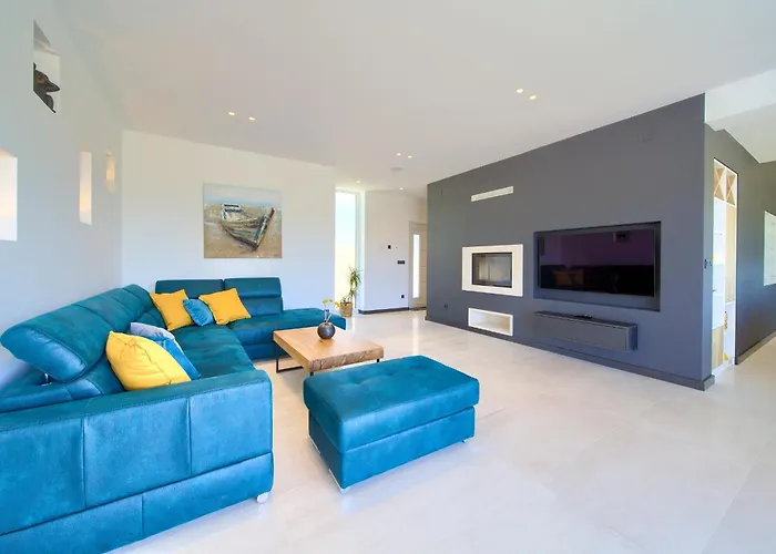 Aurum With Sauna And Gym Villa