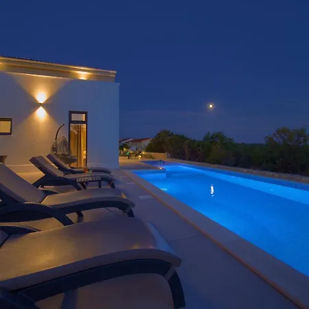 Aurum With Sauna And Gym Villa