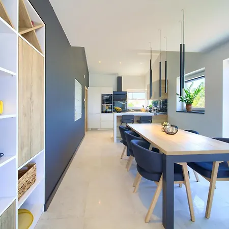 Aurum With Sauna And Gym Villa *