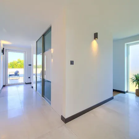 Aurum With Sauna And Gym Villa