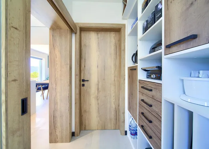 Aurum With Sauna And Gym Pinezići