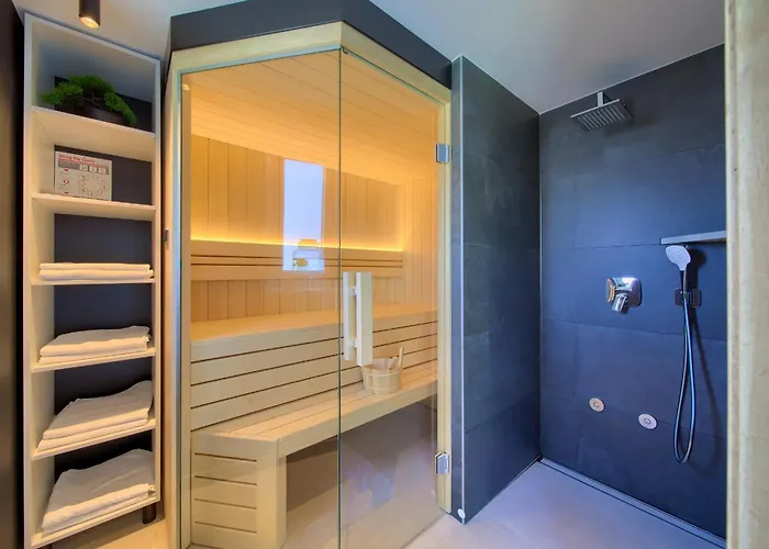 Aurum With Sauna And Gym Pinezići